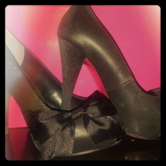 Shoes - Picture 1 of 3